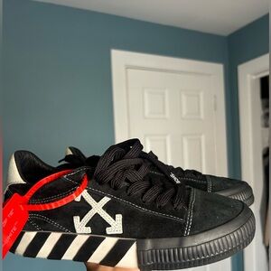 Off-White Black and White Arrow Sneakers